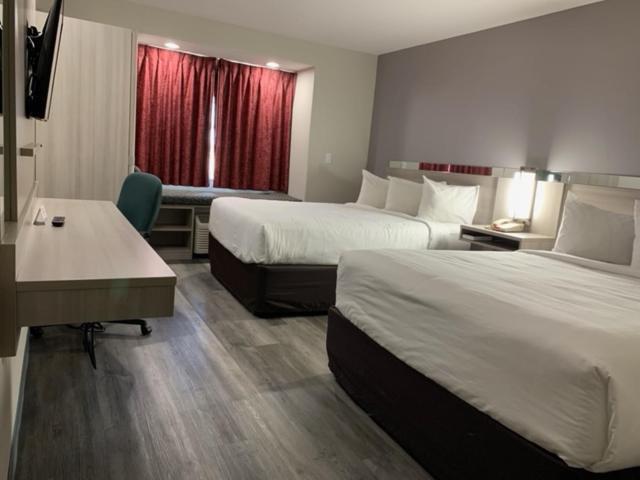 Microtel Inn And Suites Кларксвилл Экстерьер фото