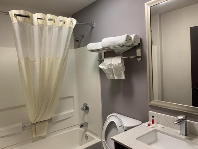 Microtel Inn And Suites Кларксвилл Экстерьер фото