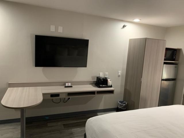 Microtel Inn And Suites Кларксвилл Экстерьер фото