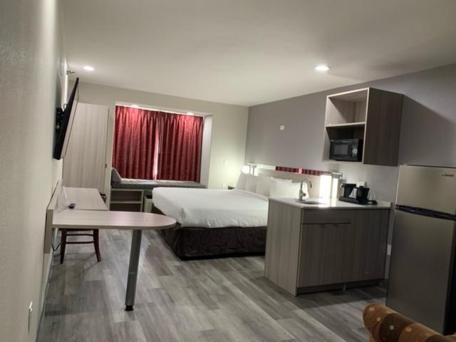Microtel Inn And Suites Кларксвилл Экстерьер фото