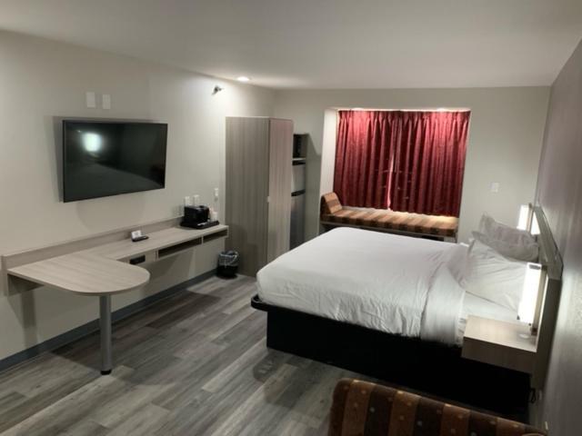 Microtel Inn And Suites Кларксвилл Экстерьер фото