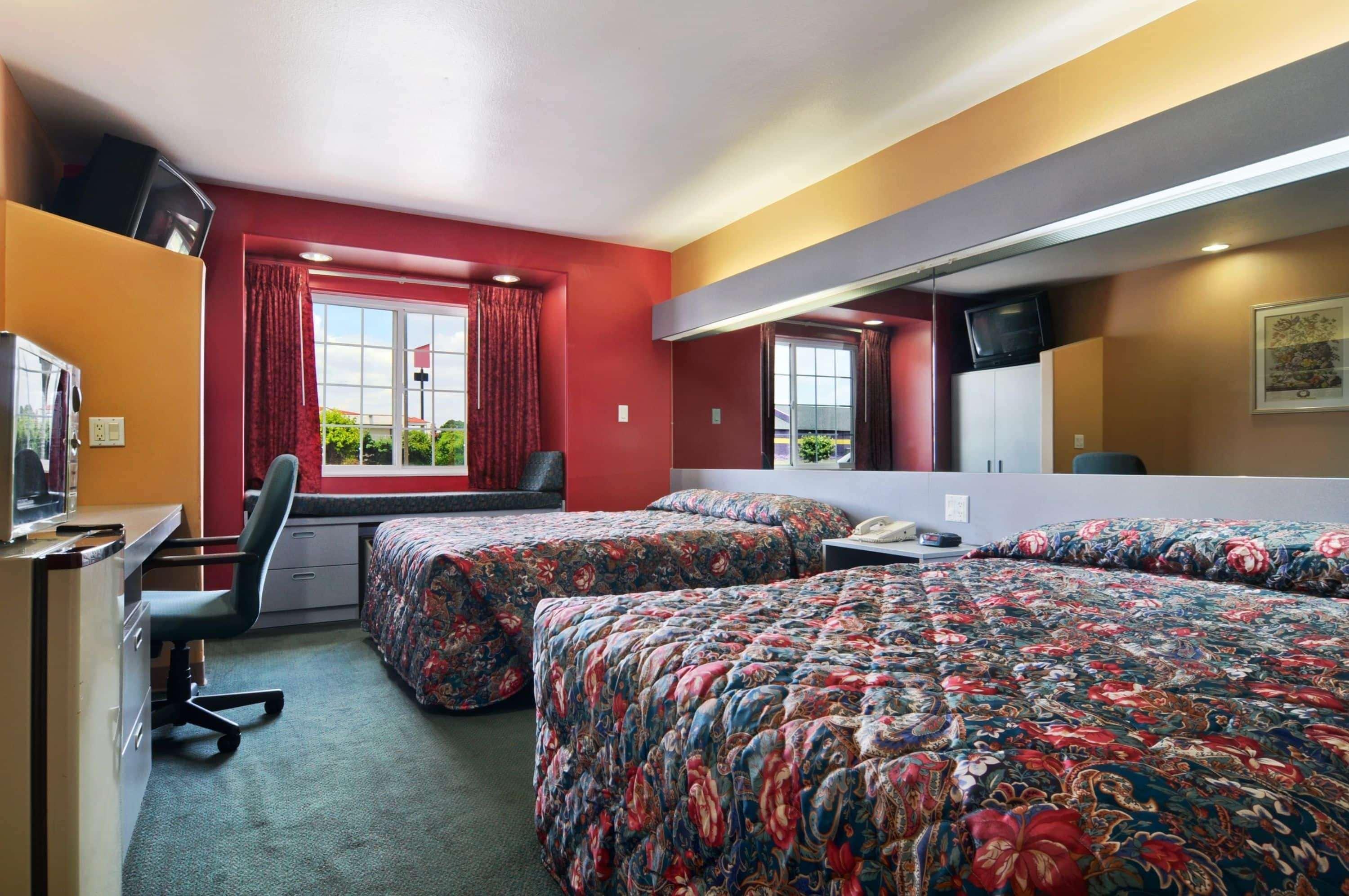 Microtel Inn And Suites Кларксвилл Экстерьер фото