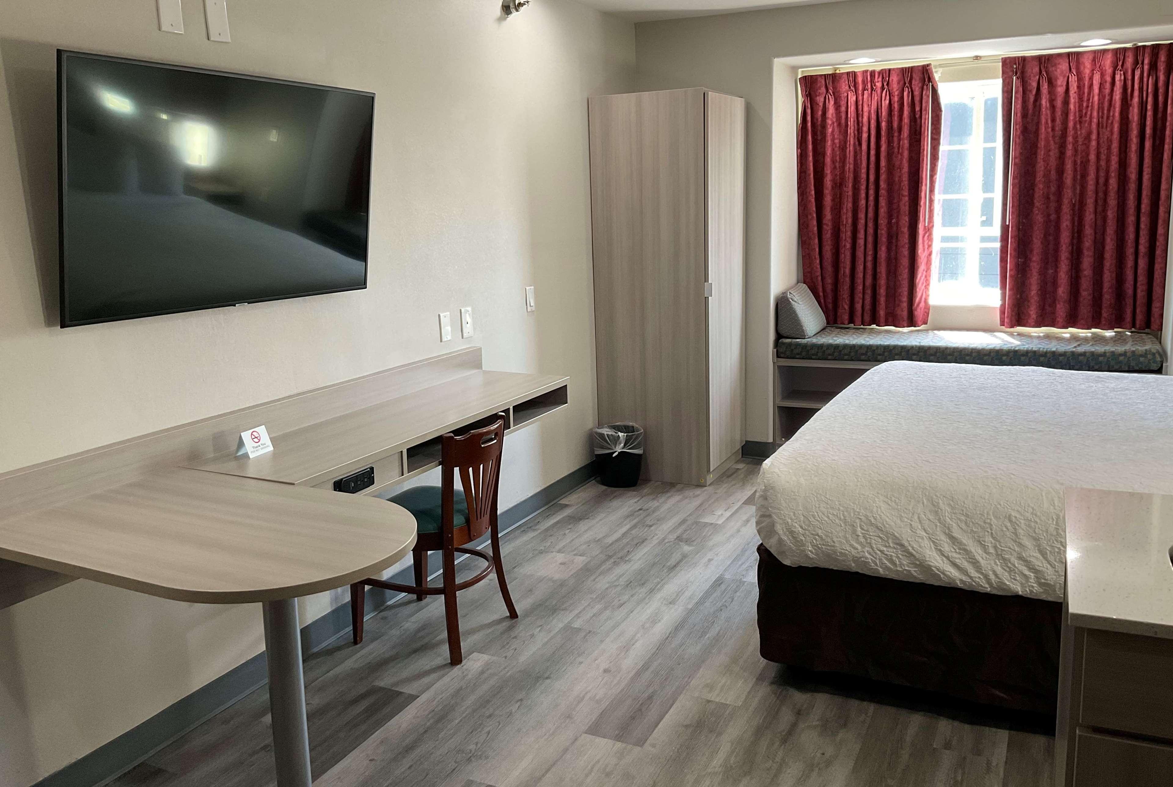 Microtel Inn And Suites Кларксвилл Экстерьер фото