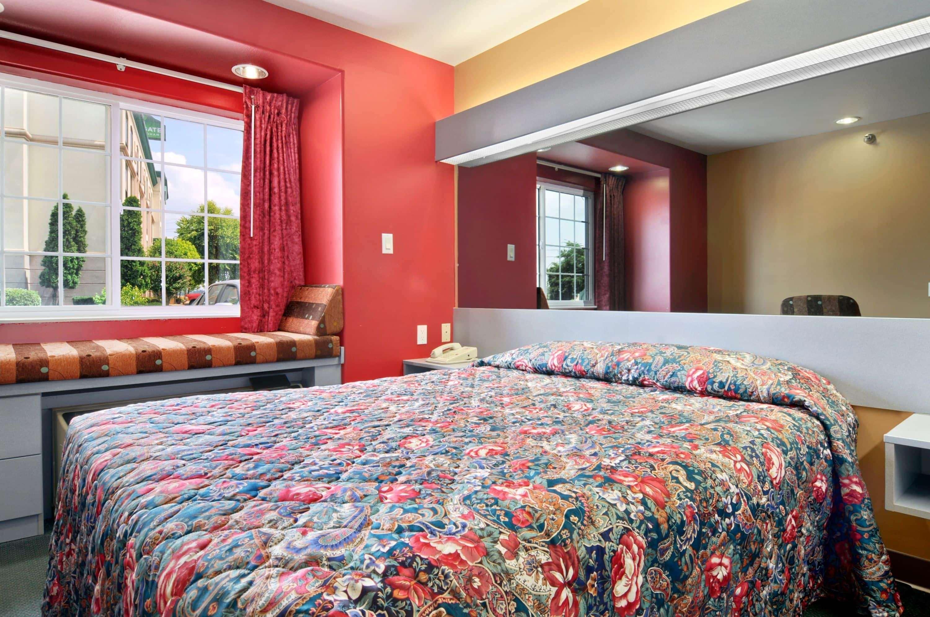 Microtel Inn And Suites Кларксвилл Экстерьер фото