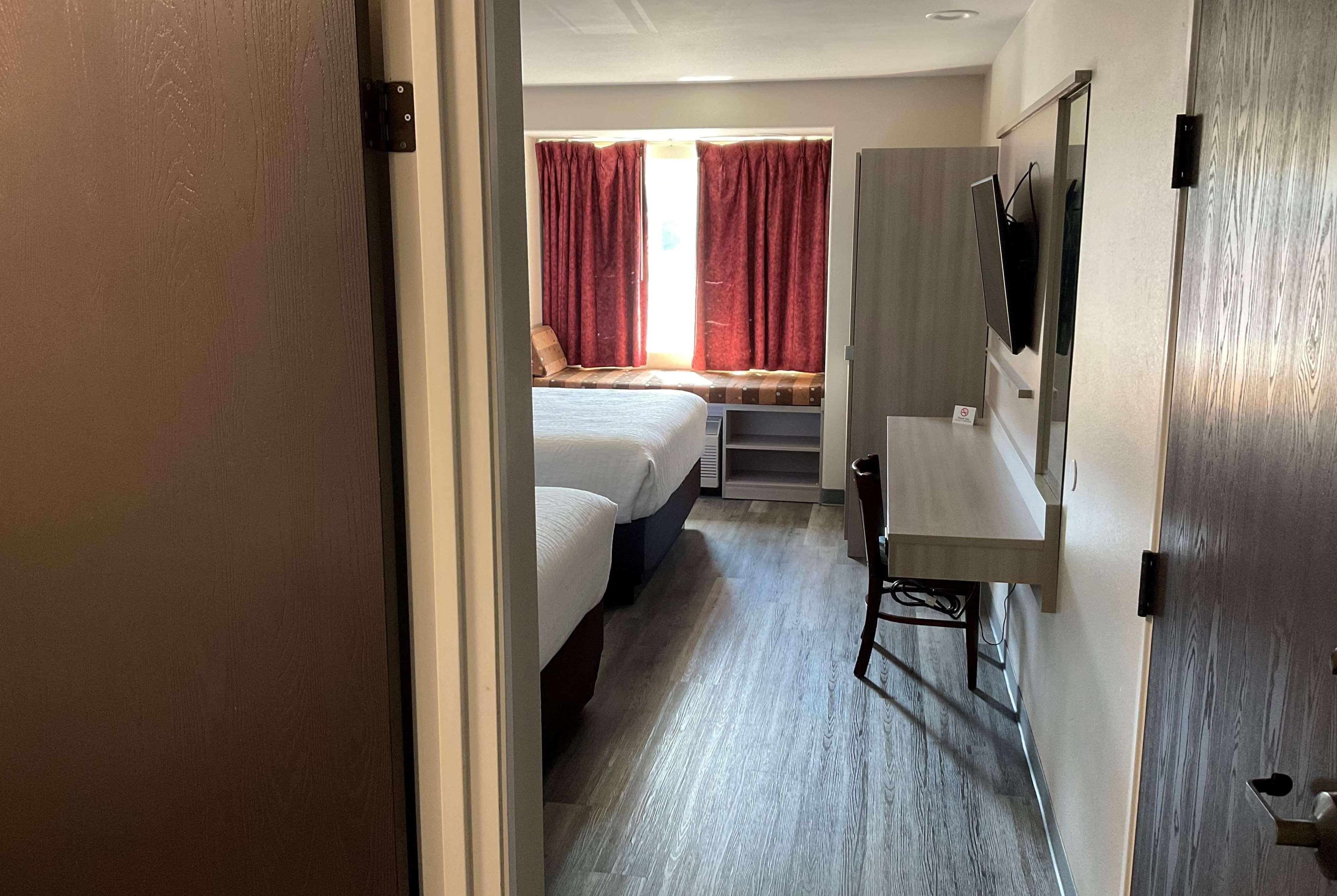 Microtel Inn And Suites Кларксвилл Экстерьер фото