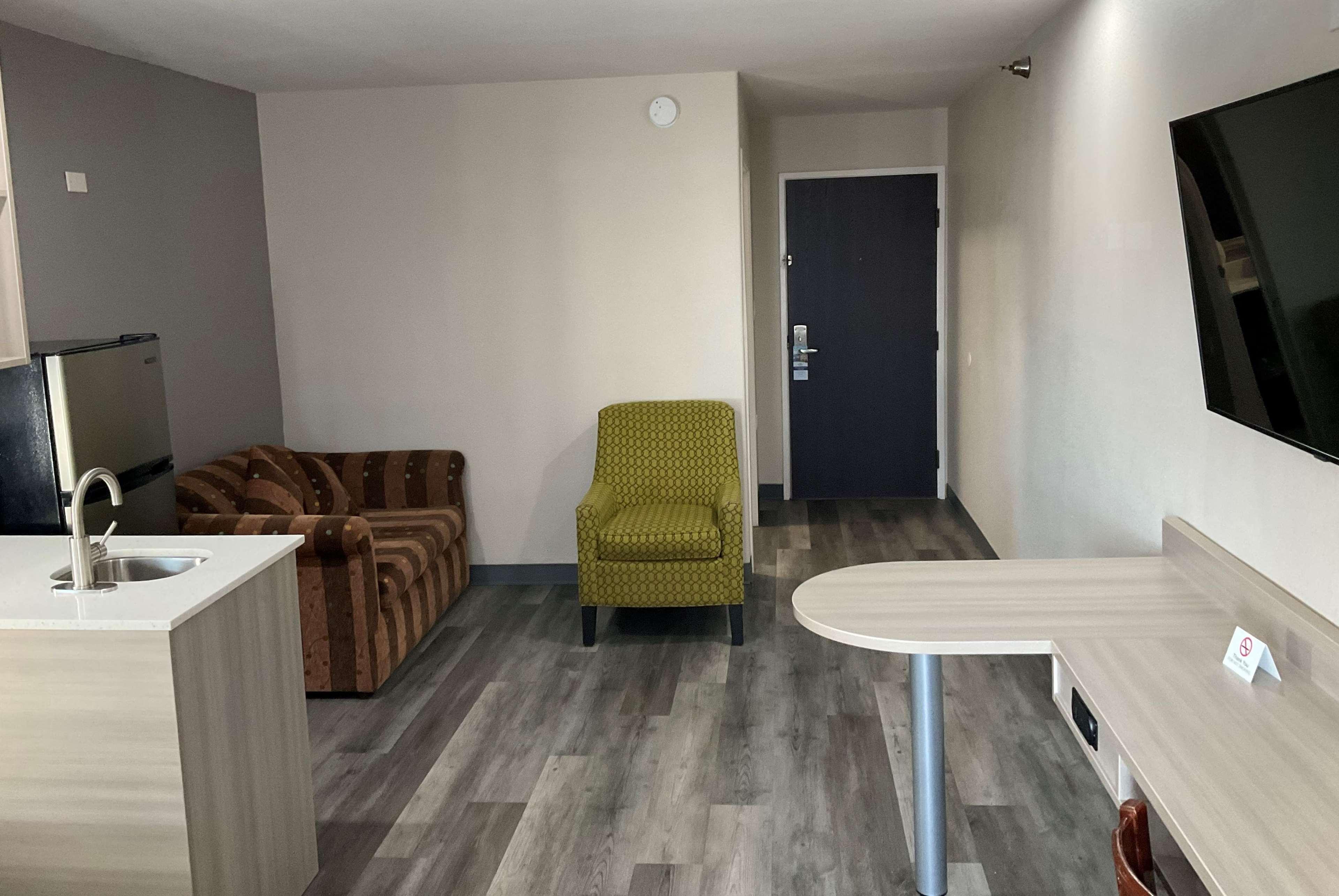 Microtel Inn And Suites Кларксвилл Экстерьер фото