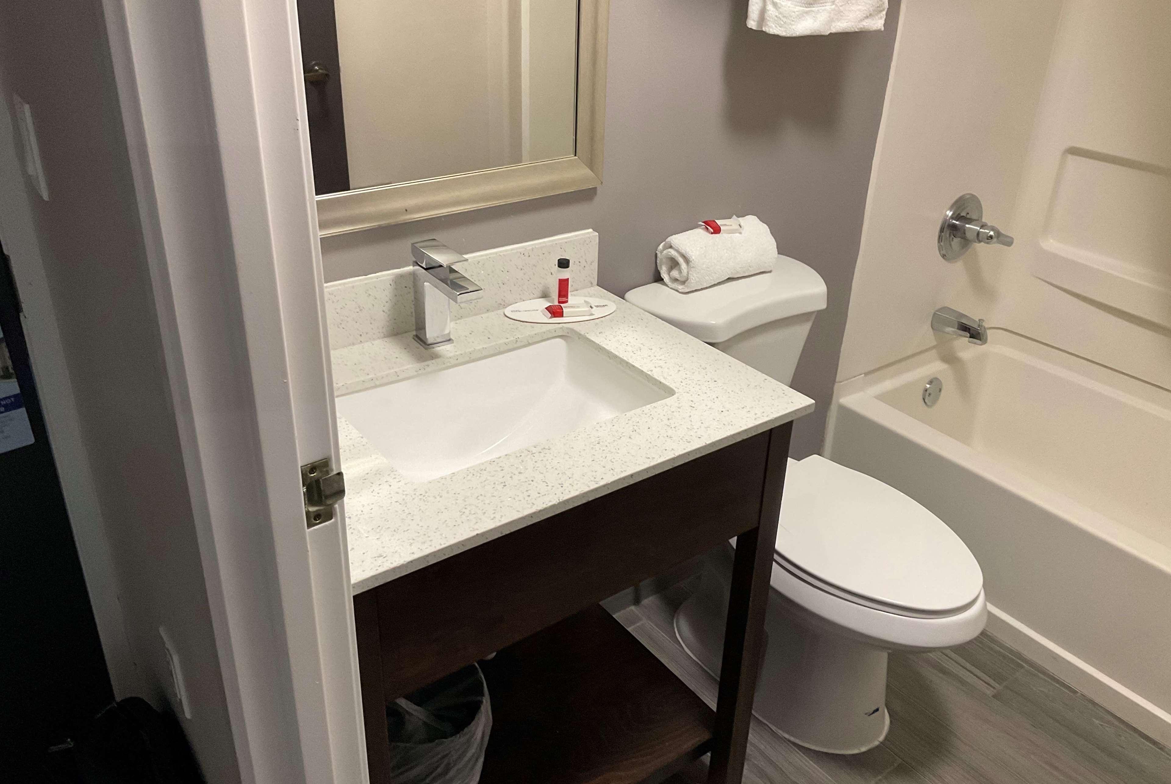 Microtel Inn And Suites Кларксвилл Экстерьер фото