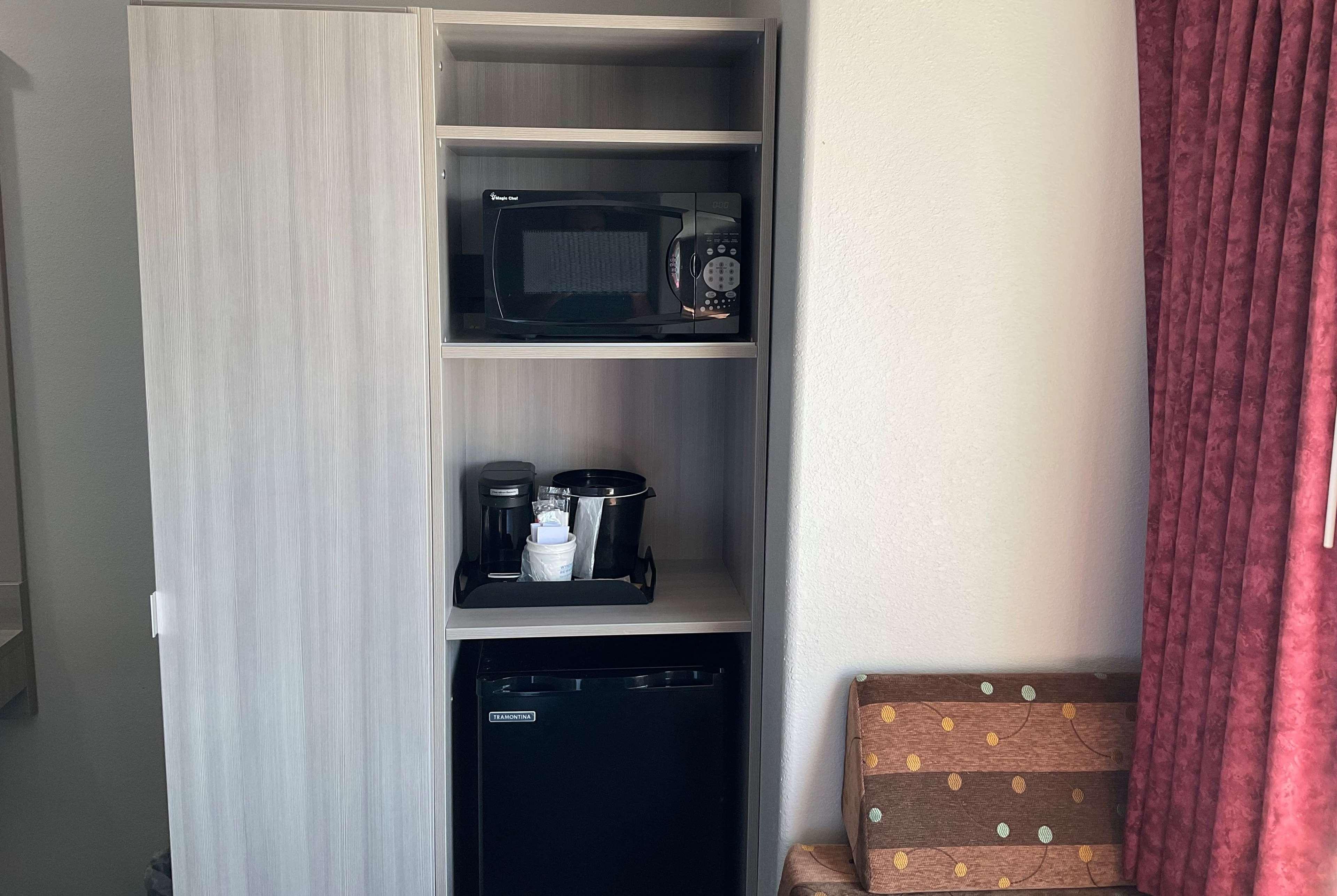 Microtel Inn And Suites Кларксвилл Экстерьер фото