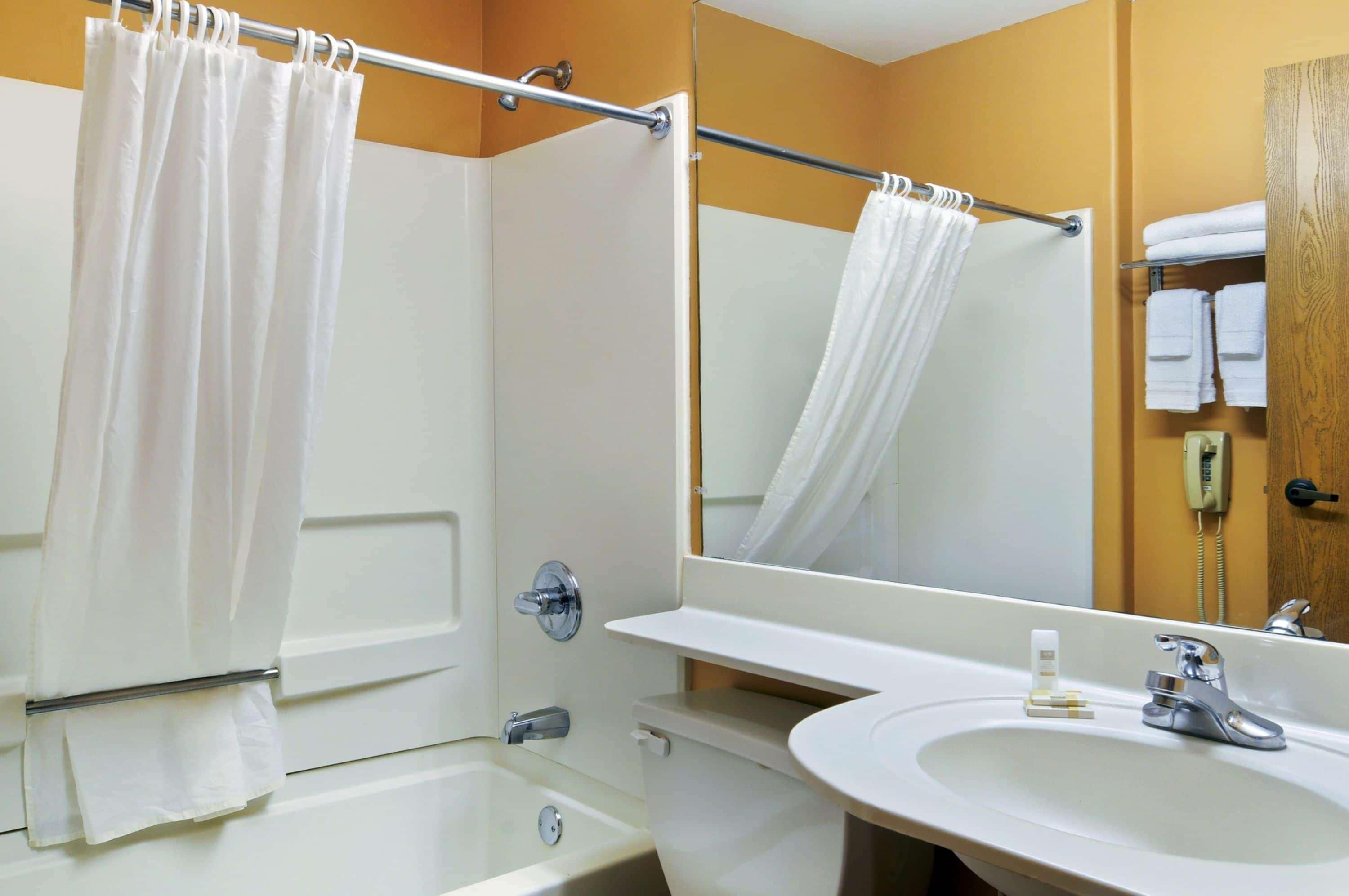 Microtel Inn And Suites Кларксвилл Экстерьер фото