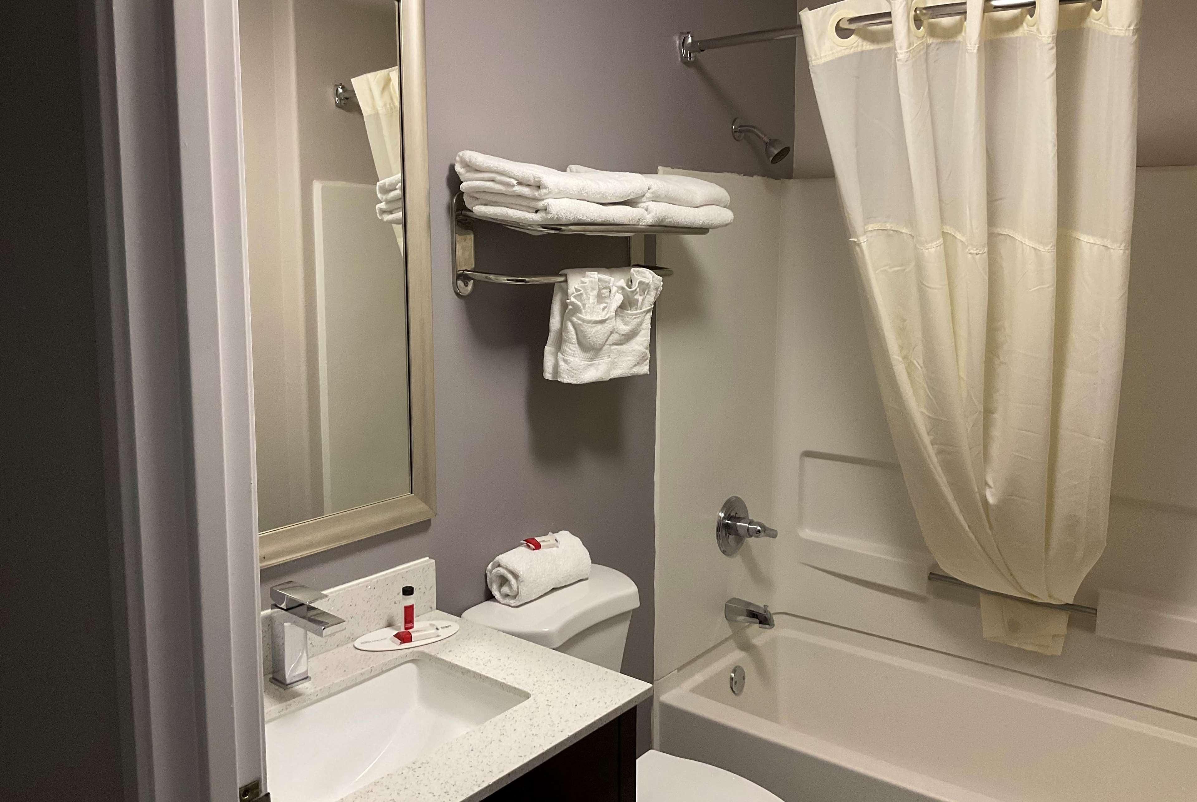 Microtel Inn And Suites Кларксвилл Экстерьер фото