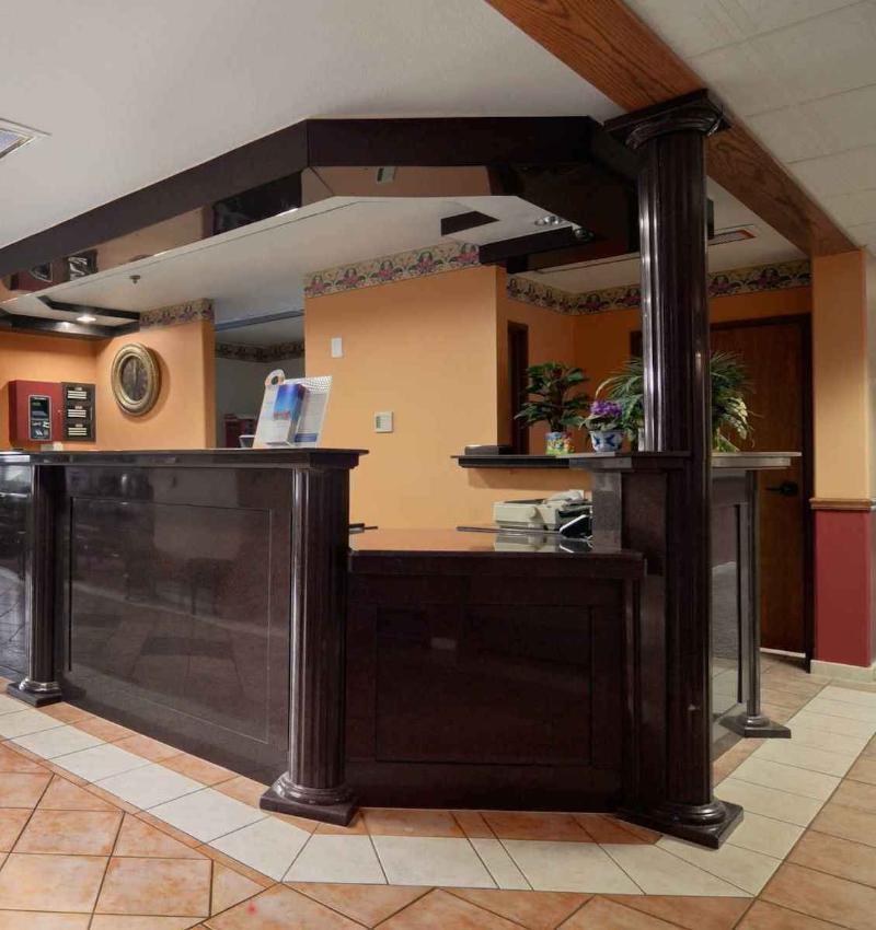 Microtel Inn And Suites Кларксвилл Экстерьер фото