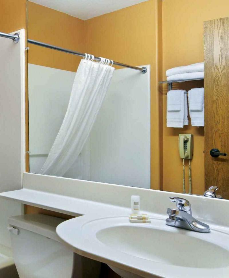 Microtel Inn And Suites Кларксвилл Экстерьер фото